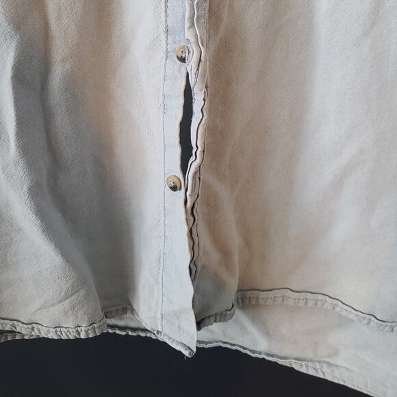 Vintage Wrangler Light Wash Denim Button-Up Shirt (Medium) - Picture 5 of 5